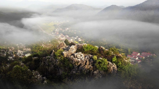 ��ɽ����ʯ�ַ羰��