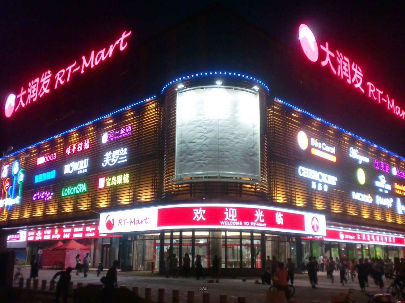  �Ϻ����Ƶ��䰲װ����ͷLED�����֣�չ̨������д��